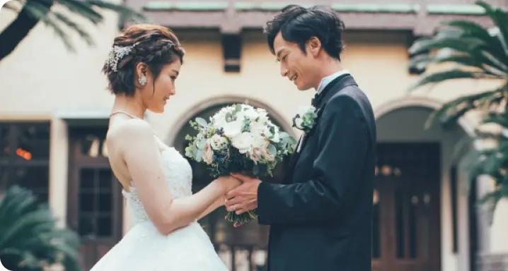 新郎新婦向かい合っている様子